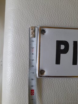 Smaltovaná tabuľka Malinovského ulica BB a Pivnica TOP - 5