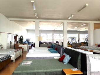 Veľký obchodný priestor 560 m² s parkovacími miestami na pre - 5