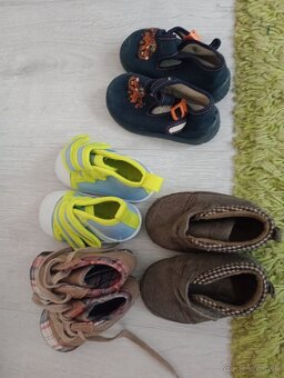 Kočiar, vajíčko, trojkolka, oblecenie, autosedačka - 5