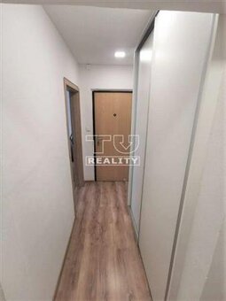 1 IZBOVÝ BYT, ŽILINA-HÁJIK, REKONŠTRUKCIA, BALKÓN, 35m2 - 5