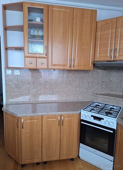 Kuchynská linka + veľká skrinka - 5