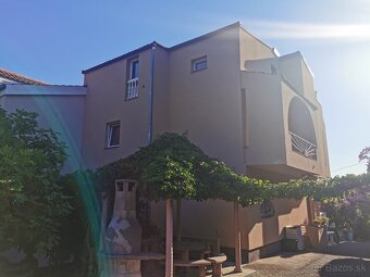 Dom pri mori v Chorvátsku so 6 apartmánmi. - 5