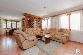 JEDINEČNÝ 5 IZBOVÝ RODINNÝ DOM S BAZÉNOM A KRÁSNOU ZÁHRADOU - 5