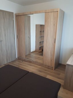 Ponúkame na prenájom 3-izbový byt na najvyššom podlaží v nov - 5