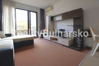 Studio (1+kk) o výměře 40 m² s balkonem s výhledem na bazén - 5
