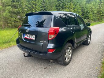 Predam Toyotu Rav4 2,2 2009 - 5
