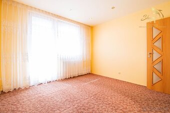 ZNÍŽENÉ  3 IZBOVÝ BYT -V CENTRE- S VÝHĽADOM NA NÁMESTIE - 5