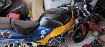 Suzuki RF 600 R - 5