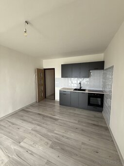 Na predaj kompletne zrekonštruovaná garsónka, Trenčín,balkón - 5