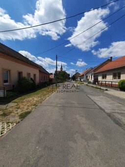 Rodinný dom s veľkorysým pozemkom a hosťovským domom – Vysok - 5