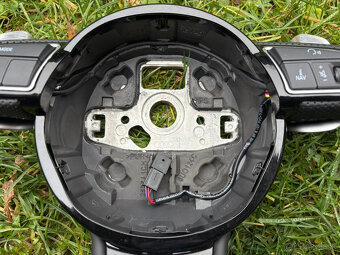 VOLANT AUDI KOŽENÝ PERFOROVANY CIERNE SITIE ZKOSENY - 5