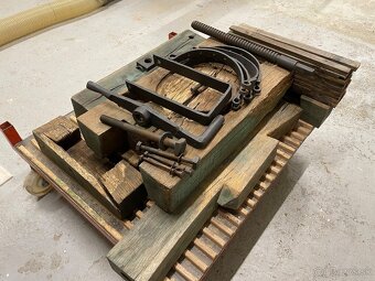 Starožitný zrepasovaný lis na hrozno - 5