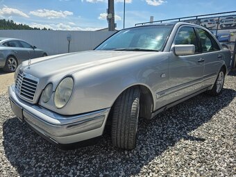Mercedes-Benz E trieda Sedan - 5