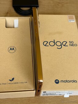 Predám Motorola Edge 50 NEO 8GB Rám 256GB Gold Minimálne - 5