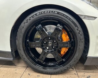 Nissan GT-R trackpack kola - 5