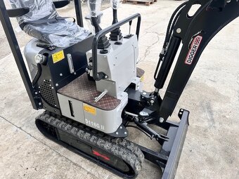 Minibáger so spoľahlivým naftovým motorom - 5