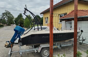 Predám motorový čln s privesom - 5