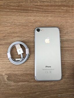 Apple iPhone 7 32GB - 5
