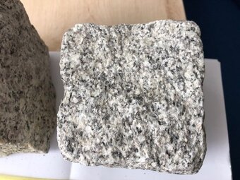 Žulové výrobky- kocky, obrubníky, dlažba ... - 5