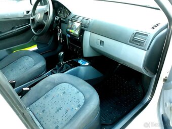 Predám škoda fabia 1.4 MPI 50kw rok 3/2003 - 5