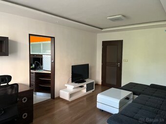 Prenájom - 3 izb. zariadený byt Laca Novom. KE-staré mesto - 5