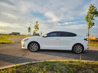 Hyundai i30 fastback 1.6 CRDi Style, Ako nové SR. Serv. Kniž - 5
