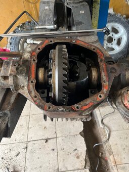 Zadná hnacia náprava Ford aj s diskami - 5