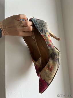 Guess by Marciano kvietkované lodičky 39 - 5