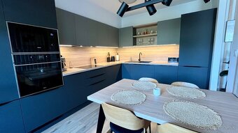 Moderný, zariadený 2i byt s parkovaním a výhľadom - 5