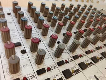 Mix pult Behringer Eurorack MX1804X - 5