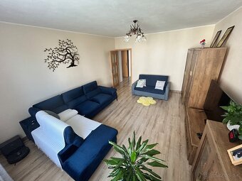 Predám veľký 3izbový byt s loggiou a pivnicou - 5