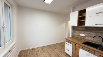 Jednoizbový, kompletne zrekonštruovaný byt s možnosťou zaria - 5