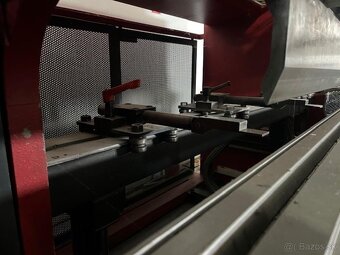 Ohraňovací lis Liptovské Strojárne HOL 80/25 - 5