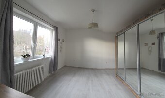 EXKLUZÍVNA PONUKA : Priestranný rodinný dom s garážou , obkl - 5