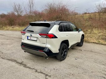 Predám TOYOTA RAV4 4x4 HYBRID - 5