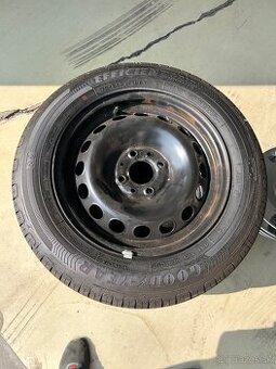 Predám preumatiky s diskami na Fiat 500 + puklice - 5