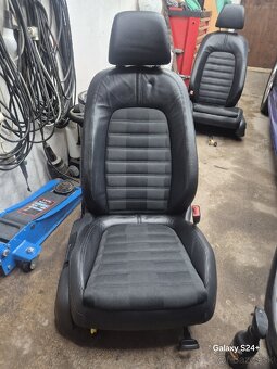 Passat B6 sedačky koža + alcantara top stav - 5