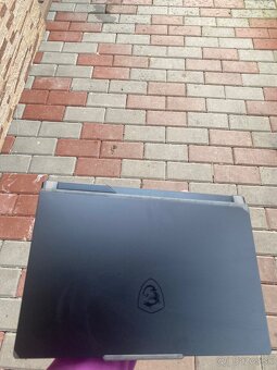 Vymením herný notebook msi 15cyborg a12u - 5