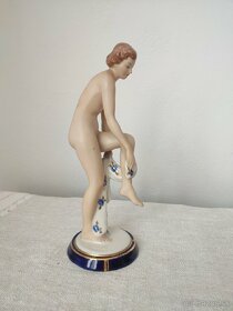 Royal dux akt žena s uterákom porcelánová soška - 5