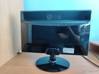 Predám monitor LG - 5