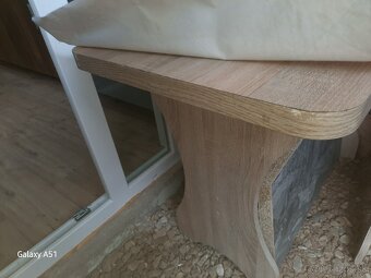 Rohová lavica so stolom.. - 5