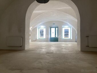 Na prenájom obchodný priestor v historickom centre mesta Ban - 5