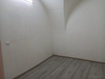 Nebyt. priestor 42 m2 v centre Prenájom -50% 6 mesiacov - 5