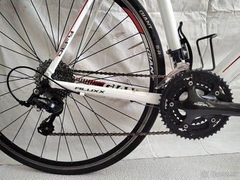 Cestný bike GIANT Defy - 5