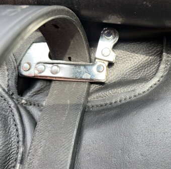 Anglické drezurní sedlo černé se třmeny SLEVA - 5