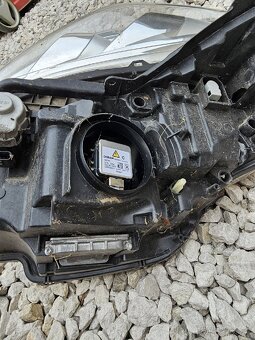 Predám svetlomet xenon pravý 508 - 5