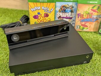 Xbox One X 1TB, 1 ovládač, Kinect a 5 pohybových hier - 5