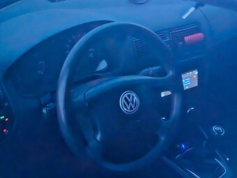 Predám Volkswagen Golf 1.4 - 5