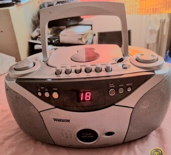 CD prehrávač kazeťak Radio FM stereo Sieť 230v Baterky - 5