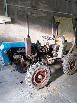 Predám traktor Tatra 805 /kačena/ m25 - 5